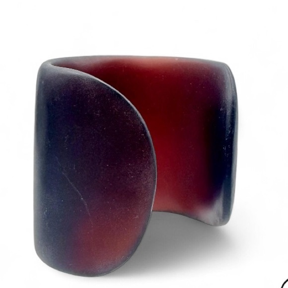 Tina Frey Oxblood Red Signed Resin Cleopatra Bracelet - Picture 4 of 5